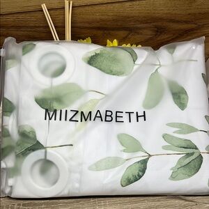 Miizmabeth Green Leaf Shower Curtain